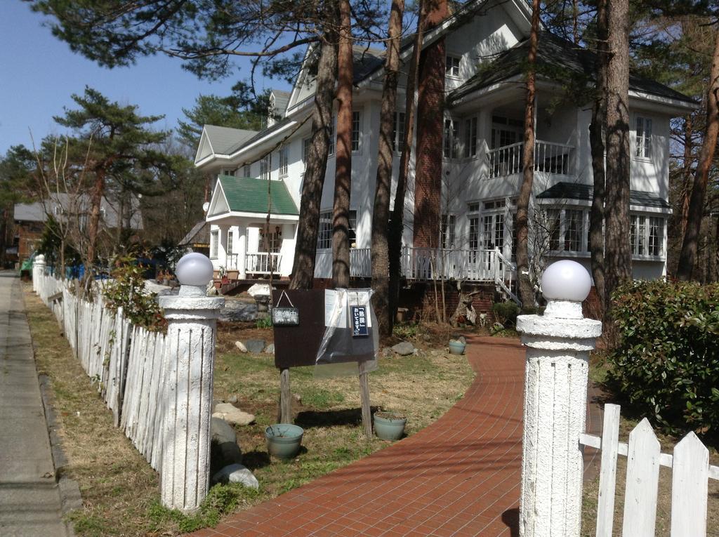 Petit Hotel And Restaurant Air Mail Hakuba Exterior photo